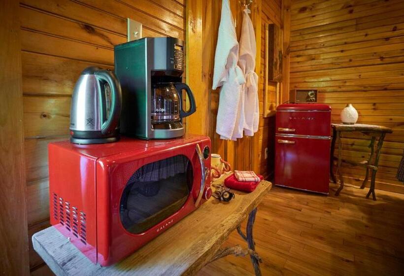 غرفة قياسية سرير كينج, Creekwalk Inn Bed And Breakfast With Cabins