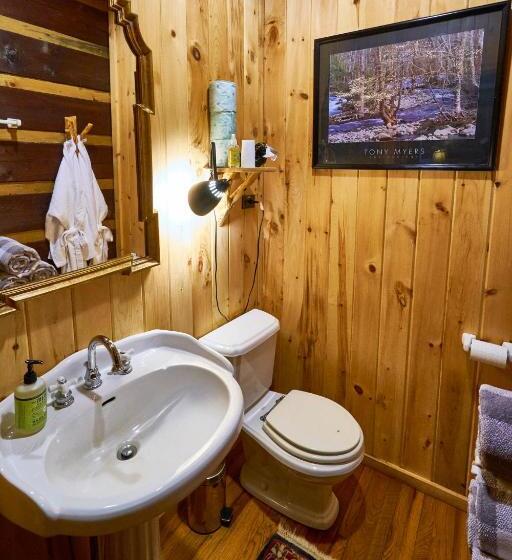 غرفة قياسية سرير كينج, Creekwalk Inn Bed And Breakfast With Cabins