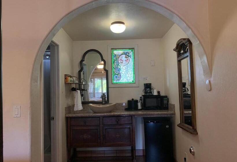 غرفة قياسية سرير كينج, Chantico Inn