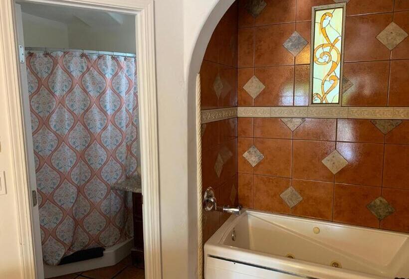 غرفة قياسية مزوَّدة بجاكوزي, Chantico Inn