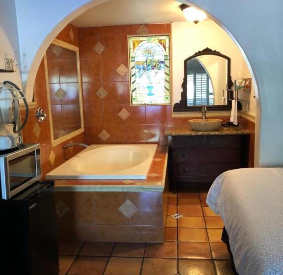 غرفة قياسية مزوَّدة بجاكوزي, Chantico Inn