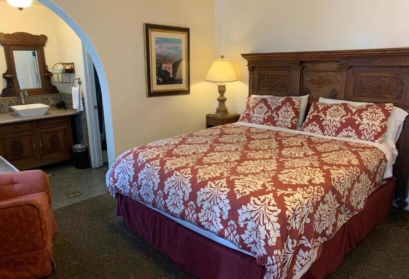 جناح إدارى, Chantico Inn