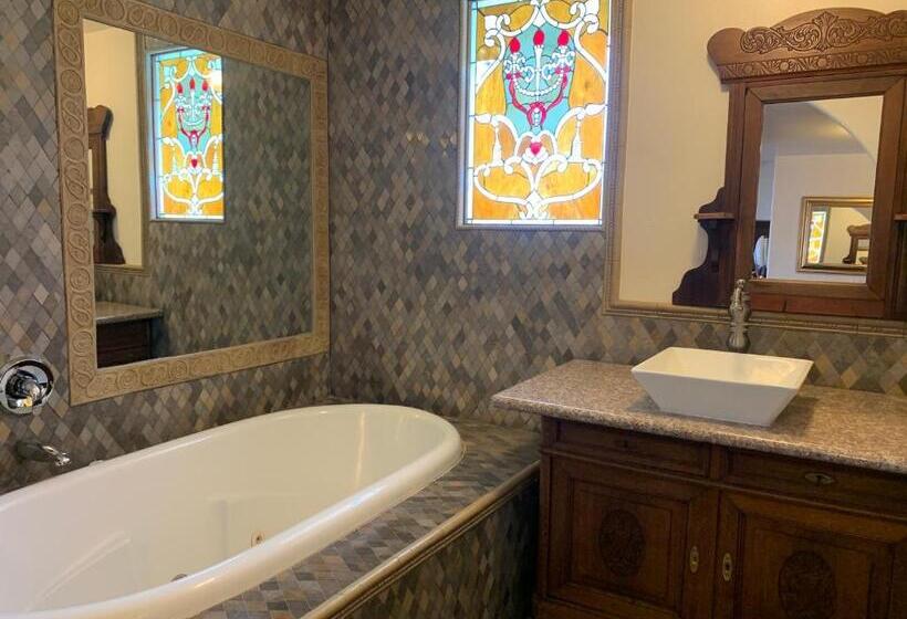 جناح إدارى, Chantico Inn