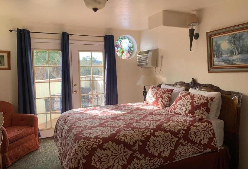 جناح إدارى, Chantico Inn