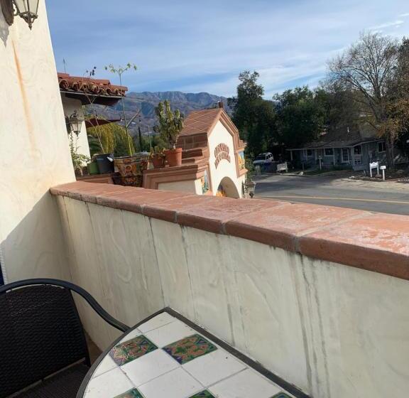 جناح إدارى, Chantico Inn