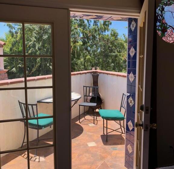 جناح إدارى, Chantico Inn