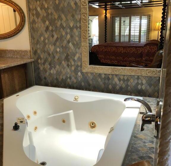 جناح إدارى, Chantico Inn