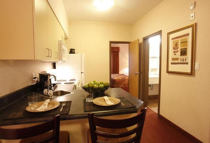 Люкс Кровать Кинг, Pomeroy Inn & Suites Fort St. John