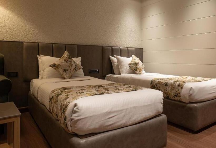 اتاق لوکس, The Cindrella