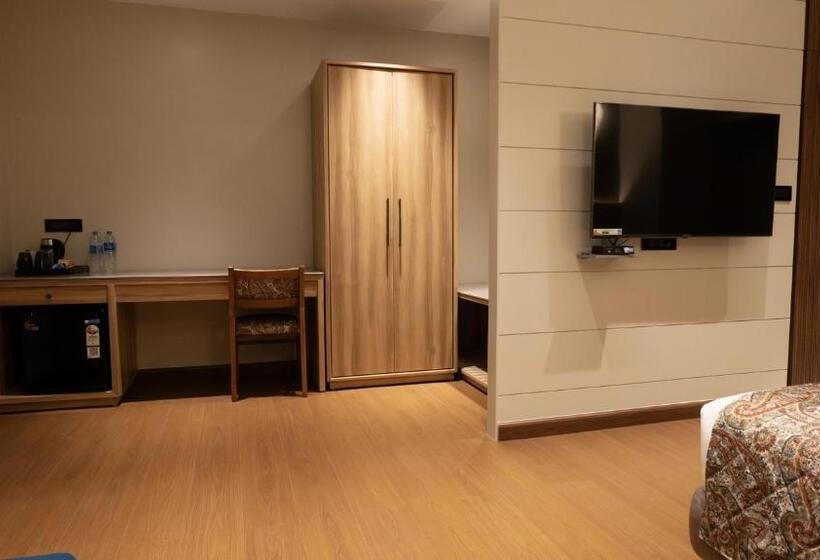 Номер Deluxe, The Cindrella