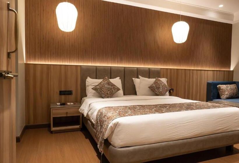 اتاق لوکس, The Cindrella