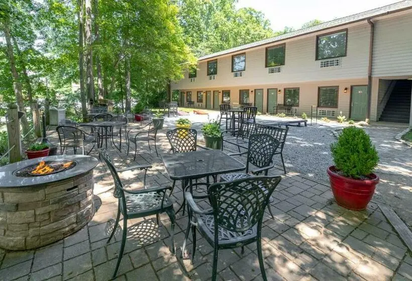 キングサイズベッドのデラックスルーム, Halesford Harbour Resort   Smith Mountain Lake