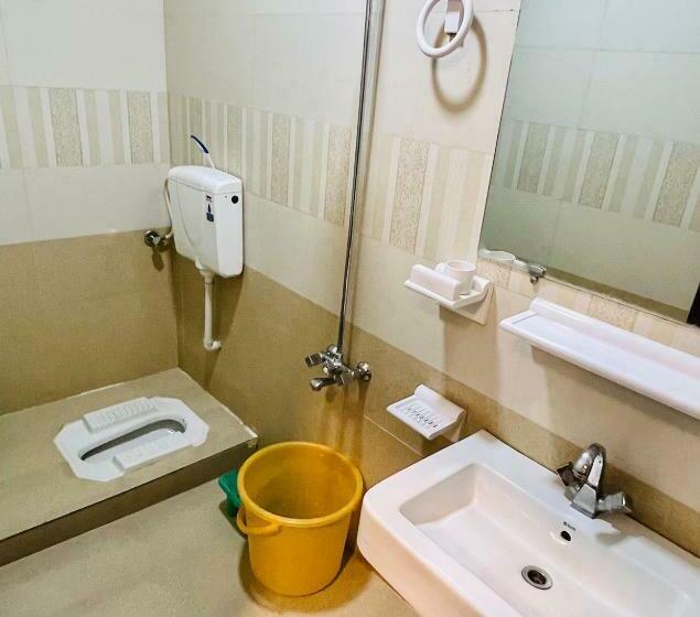 اتاق اکونومی, Jan Luxury