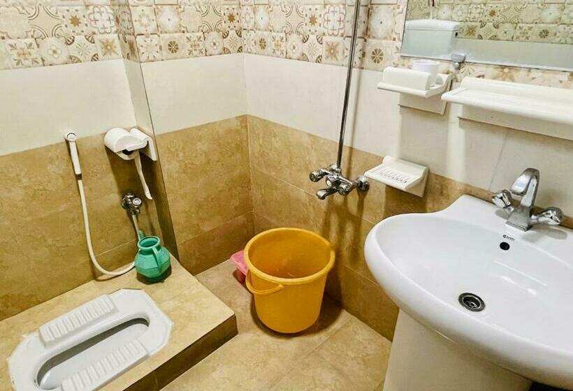 اتاق اکونومی, Jan Luxury