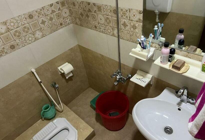 اتاق اکونومی, Jan Luxury