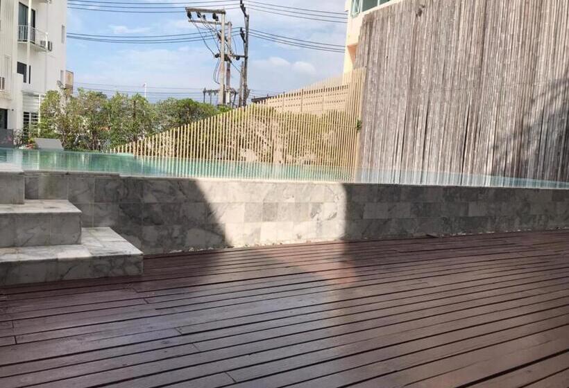 패밀리 스위트, Yanud Residence