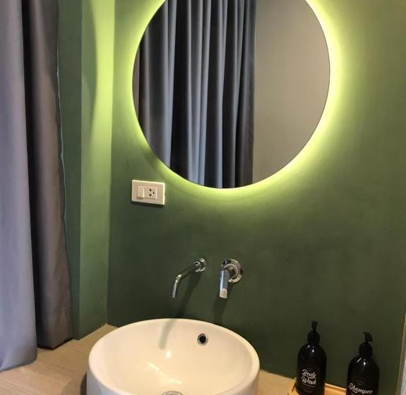 패밀리 스위트, Yanud Residence