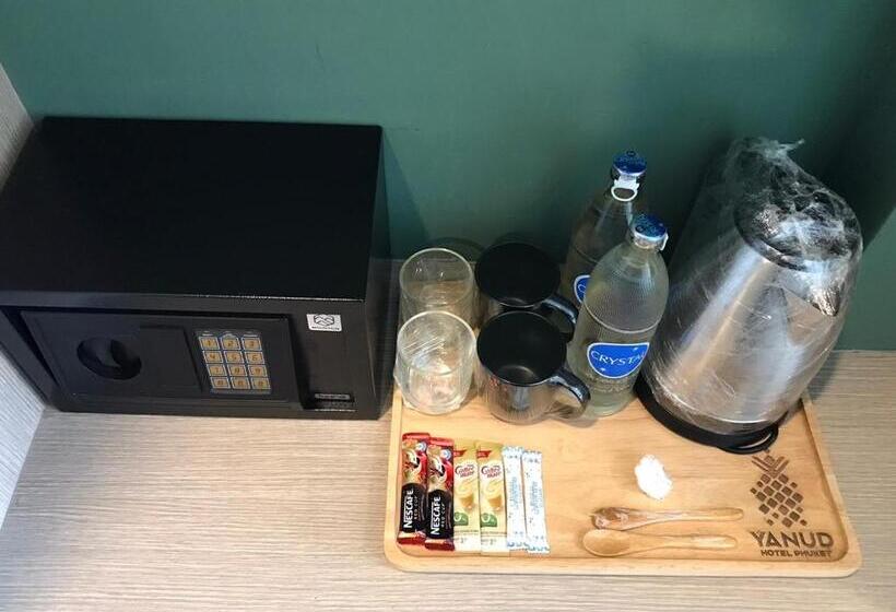 패밀리 스위트, Yanud Residence