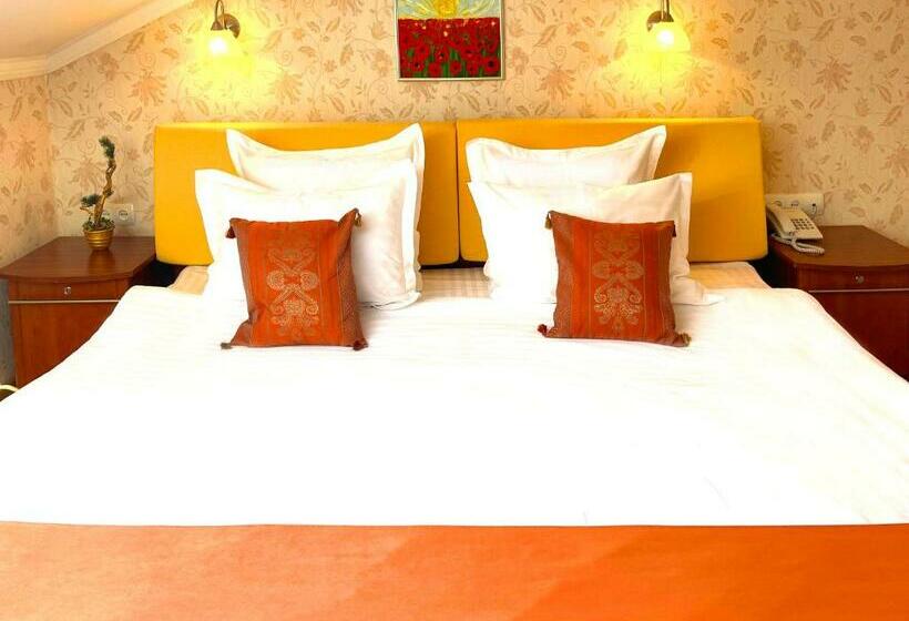 1 Bedroom Penthouse Apartment, Penthouse Apartment In Hotel Eney