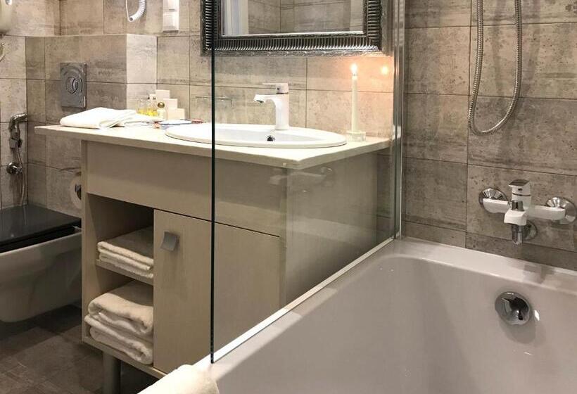 سوییت اجرایی, Penthouse Apartment In Hotel Eney