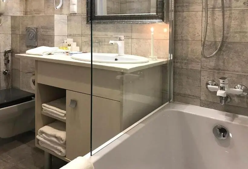 سوییت اجرایی, Penthouse Apartment In Hotel Eney