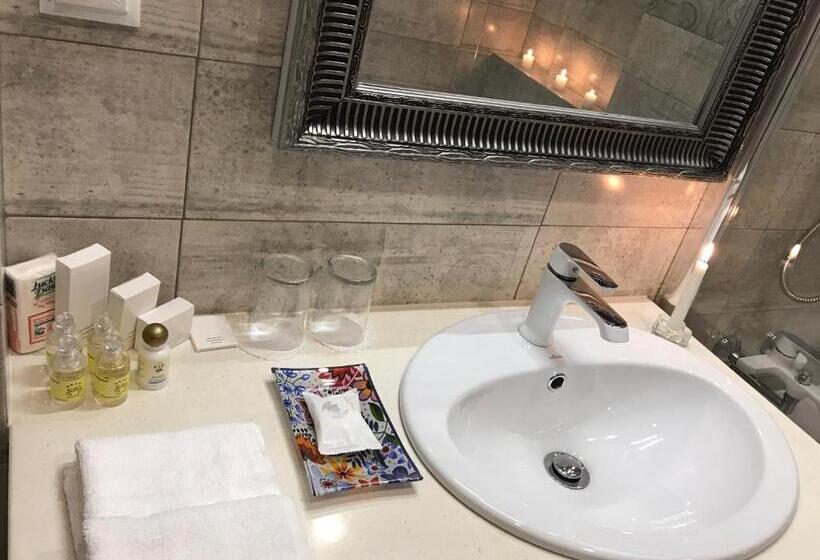 سوییت اجرایی, Penthouse Apartment In Hotel Eney