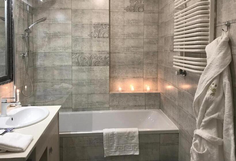 سوییت اجرایی, Penthouse Apartment In Hotel Eney