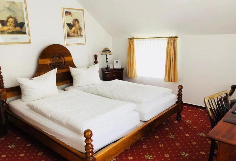 Standart Oda, Waldhaus Oelper