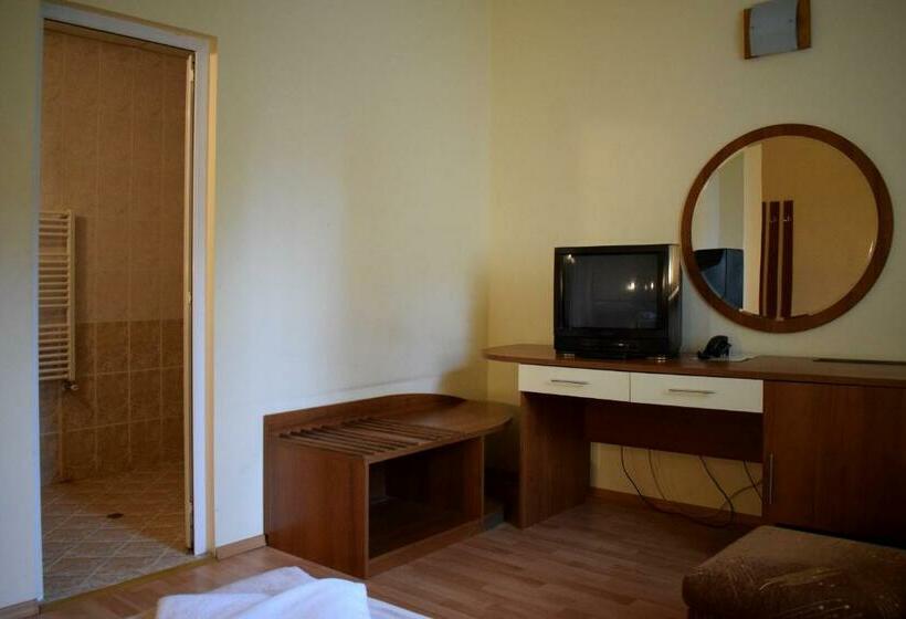 חדר סטנדרט לשלושה, Jeravna