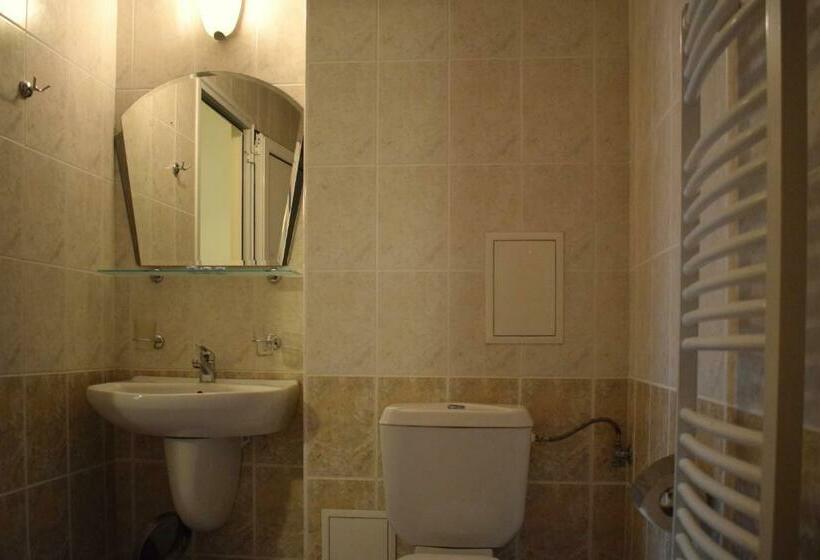 חדר סטנדרט לשלושה, Jeravna