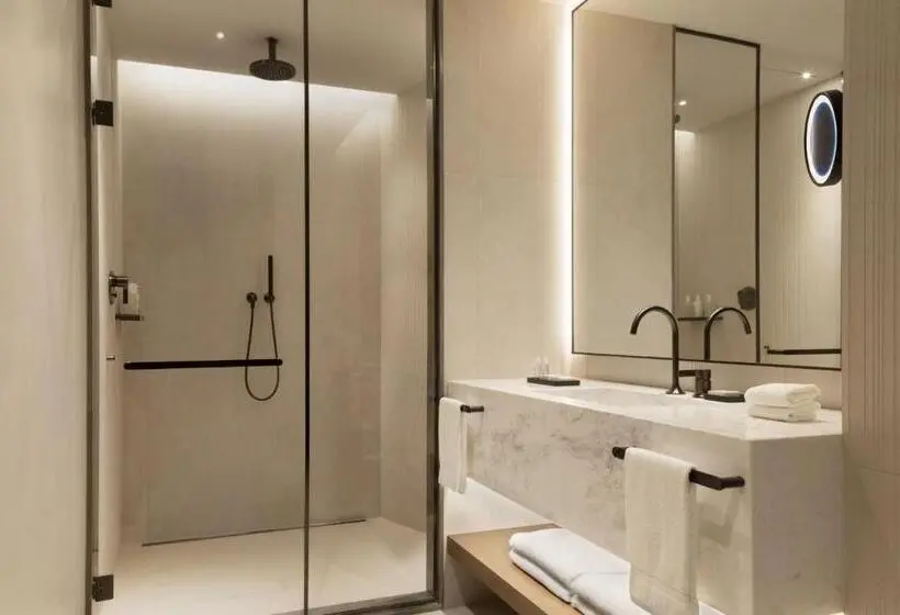 キングサイズベッド、シティビューデラックスルーム, Jw Marriott Hotel Madrid