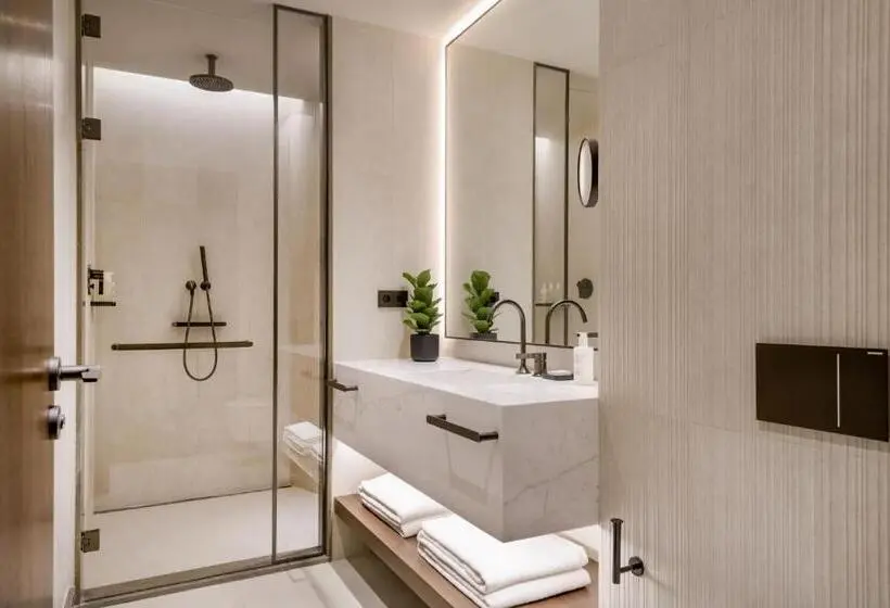 キングサイズベッド、シティビューデラックスルーム, Jw Marriott Hotel Madrid