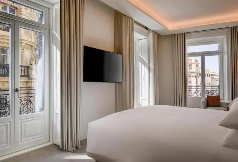 キングサイズベッド、シティビューデラックスルーム, Jw Marriott Hotel Madrid