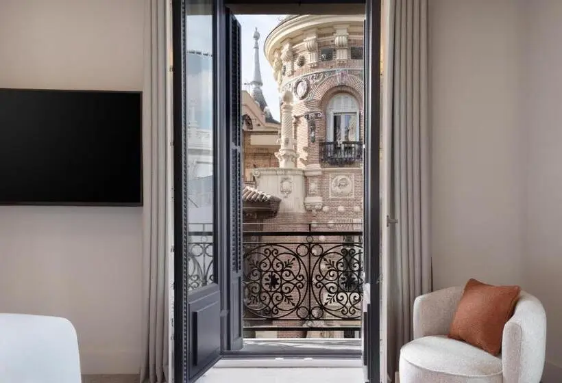 キングサイズベッド、シティビューデラックスルーム, Jw Marriott Hotel Madrid