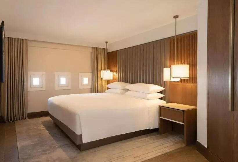 キングサイズベッド、シティビューデラックスルーム, Jw Marriott Hotel Madrid