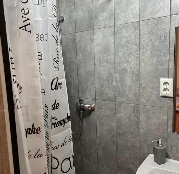 Economy Room, готель максим