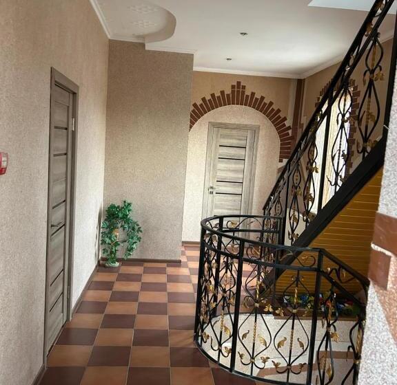 Classic Quadruple Occupancy Room, готель максим