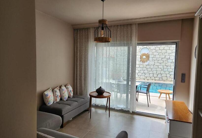 ویلای یک اتاق خوابه با استخر شنا, Anchor Alaçatı