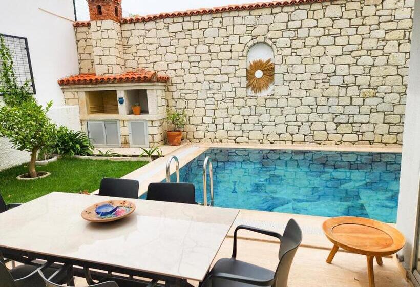 ویلای یک اتاق خوابه با استخر شنا, Anchor Alaçatı