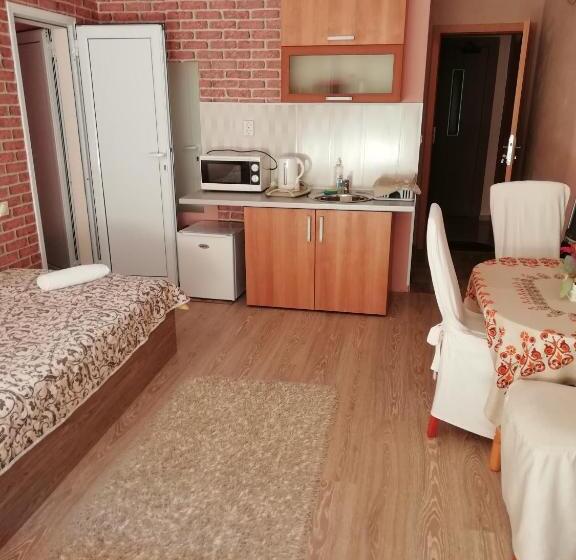 2 Bedroom Suite with Balcony, Guest House Orchidea