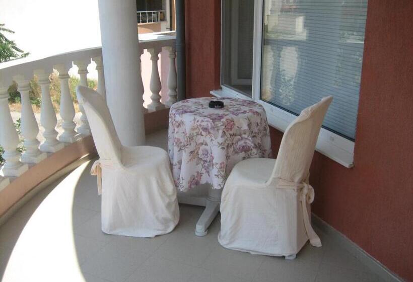2 Bedroom Suite with Balcony, Guest House Orchidea
