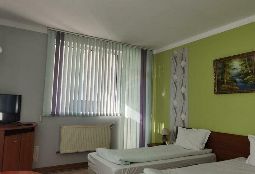 Номер Стандарт Вид на Сад, Mira Guest House