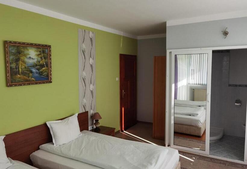 Номер Стандарт Вид на Сад, Mira Guest House