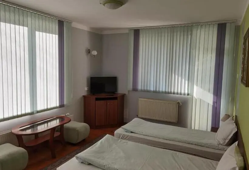 ガーデンビュースタンダードルーム, Mira Guest House