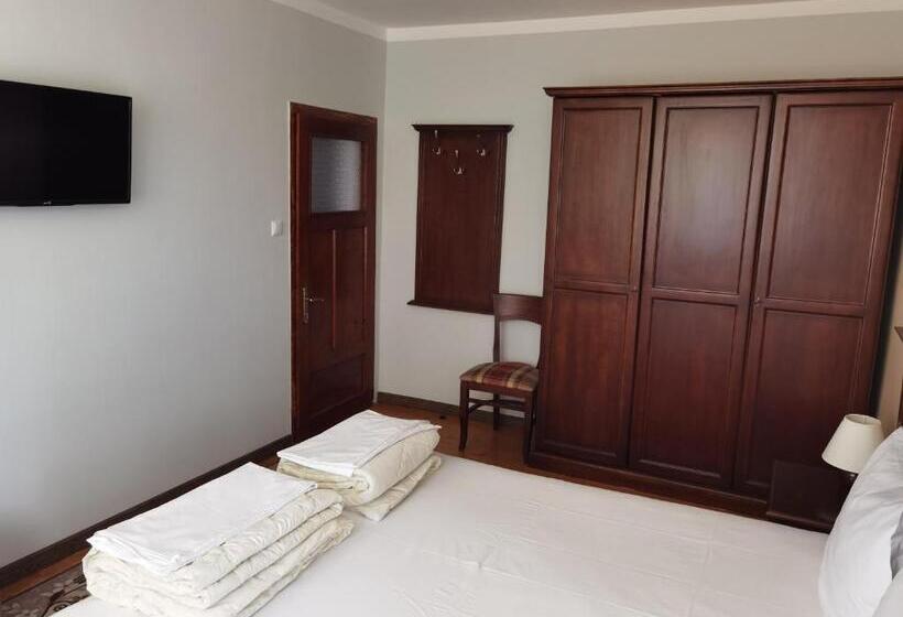 Четырехместный Номер Стандарт Вид на Сад, Mira Guest House