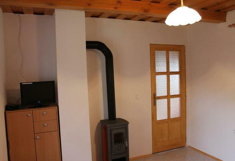 شاليه غرفة نوم واحدة, Orbán Porta