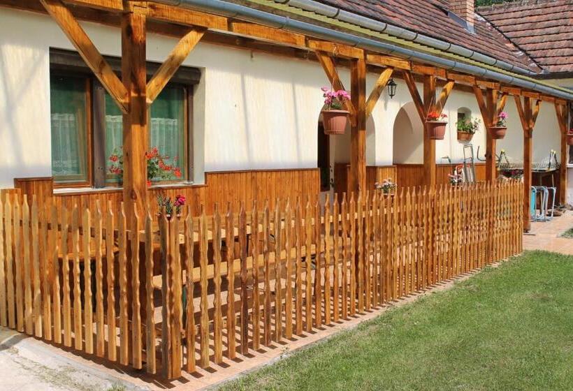 غرفة قياسية ثلاثية, Orbán Porta