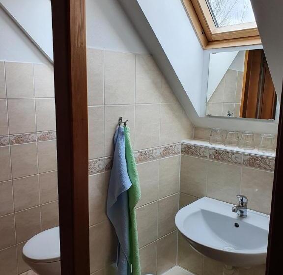 غرفة قياسية رباعية, Penzión U čupku