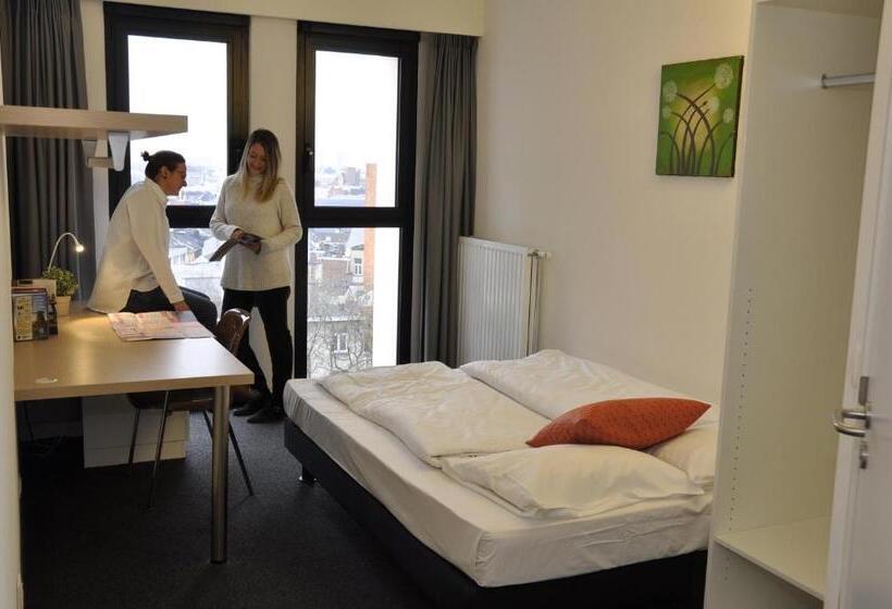 غرفة قياسية, The Ash