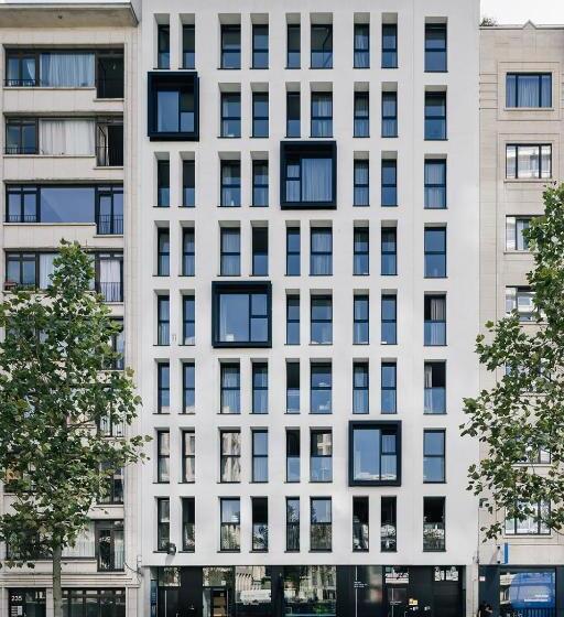 غرفة قياسية ثلاثية, The Ash